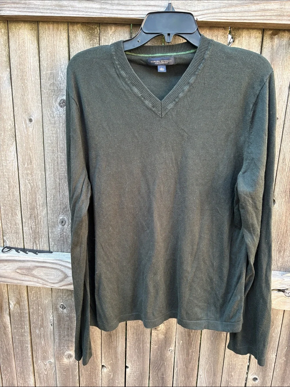 Banana Republic large forest green silk & cashmere v-neck.